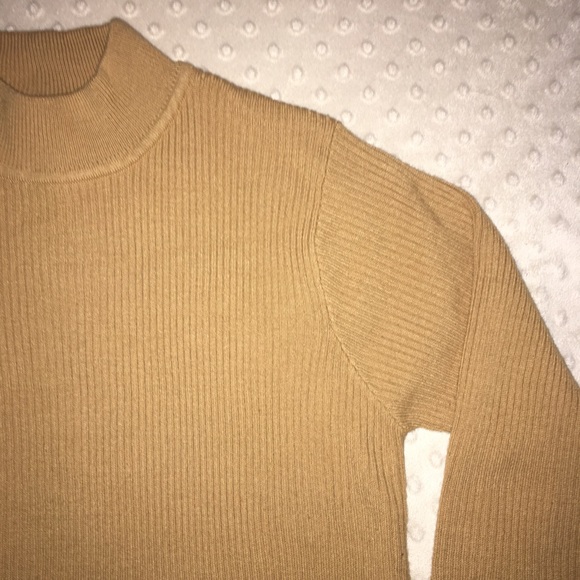 Sweater - Picture 5 of 8